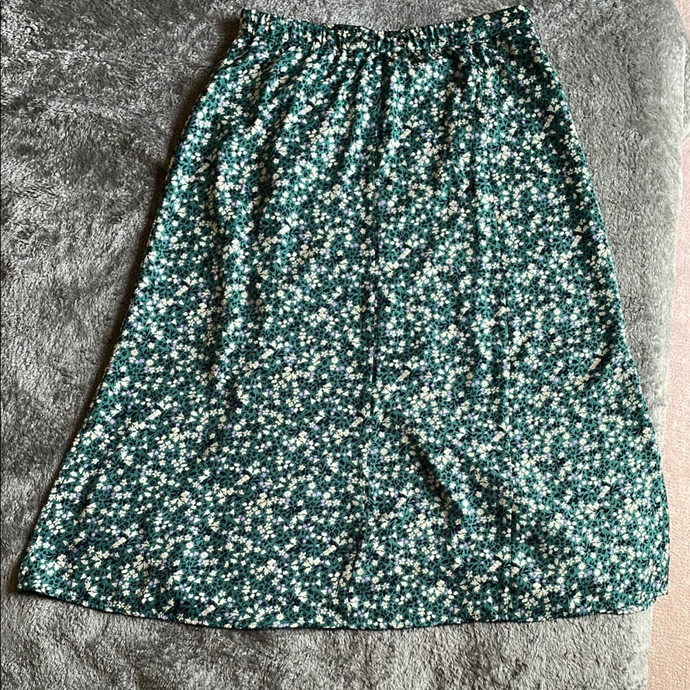 Uniqlo Green Midi A-Line Skirt for Casual Wear